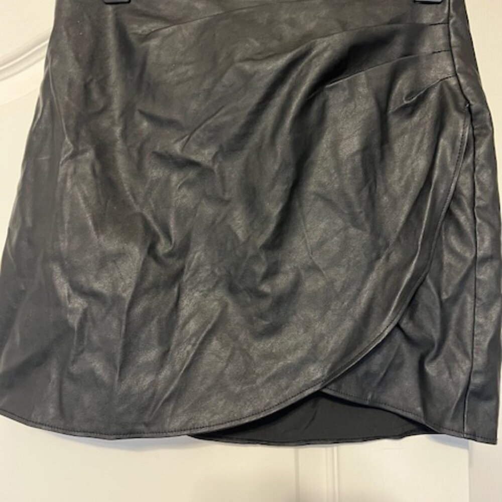 Abercrombie Black Faux Leather Petal Skirt - Size Small